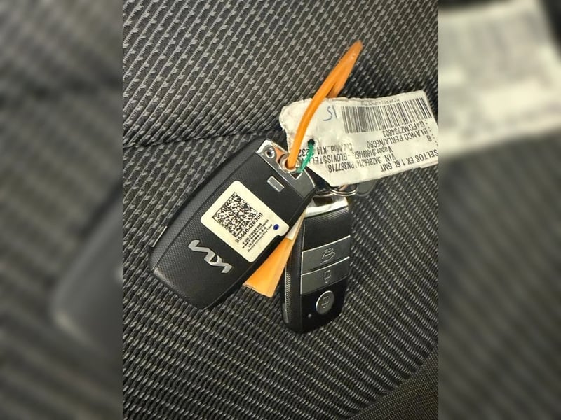 Kia SELTOS MPI 6MT 2023 - Imagen 7 de 12