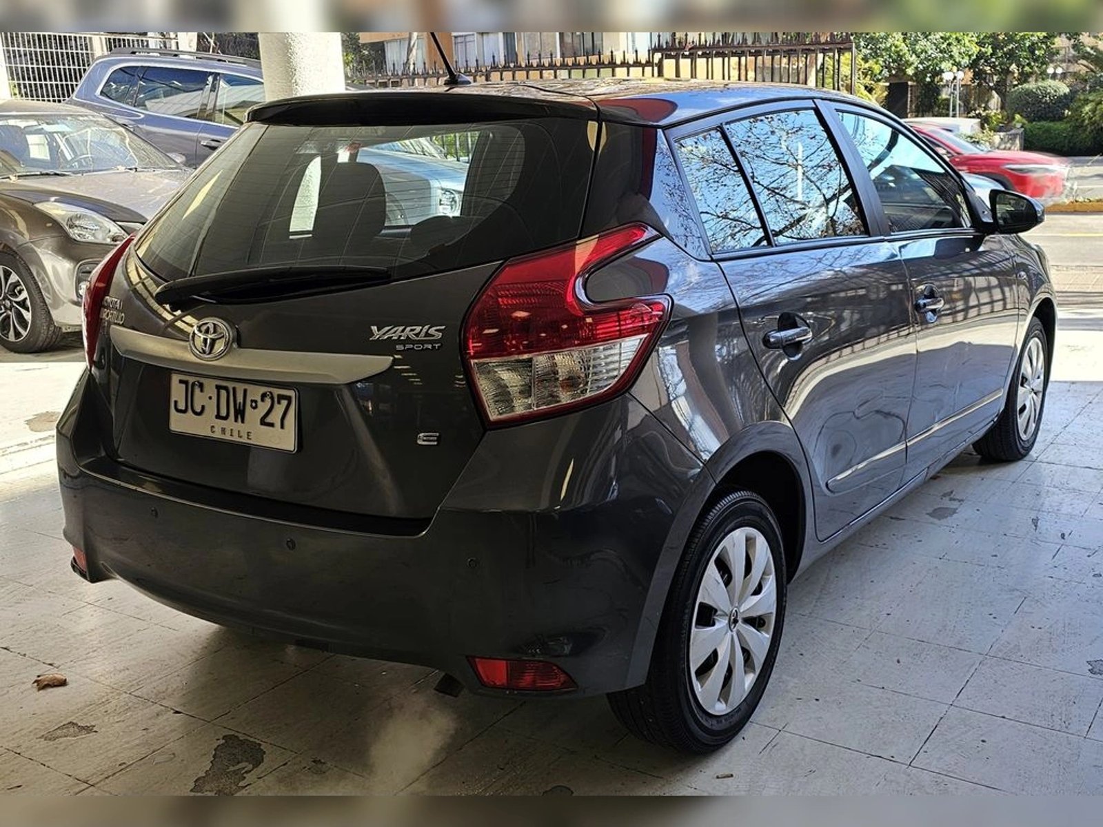 Toyota YARIS 1.5 SPORT GLI  AT 2017 - Imagen 5 de 11