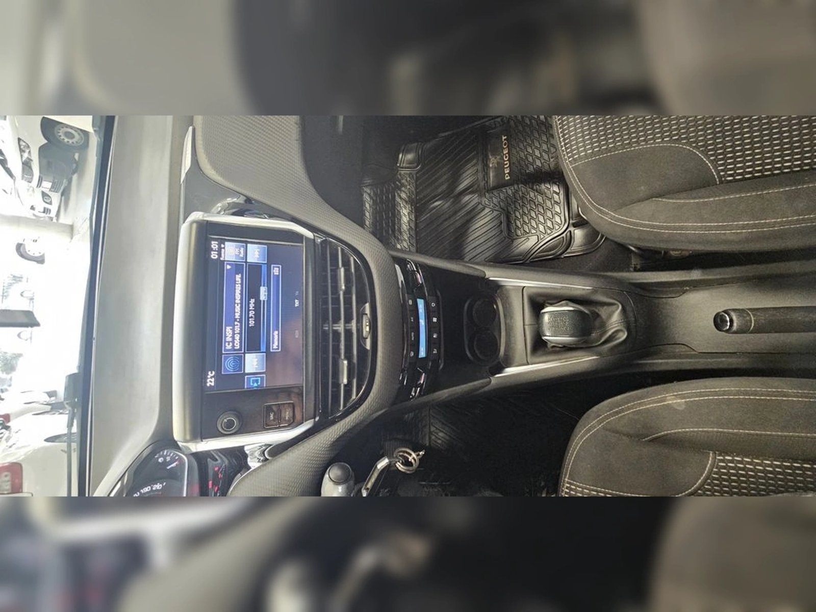 Peugeot 208 ALLURE 2016 - Foto 4 de 17
