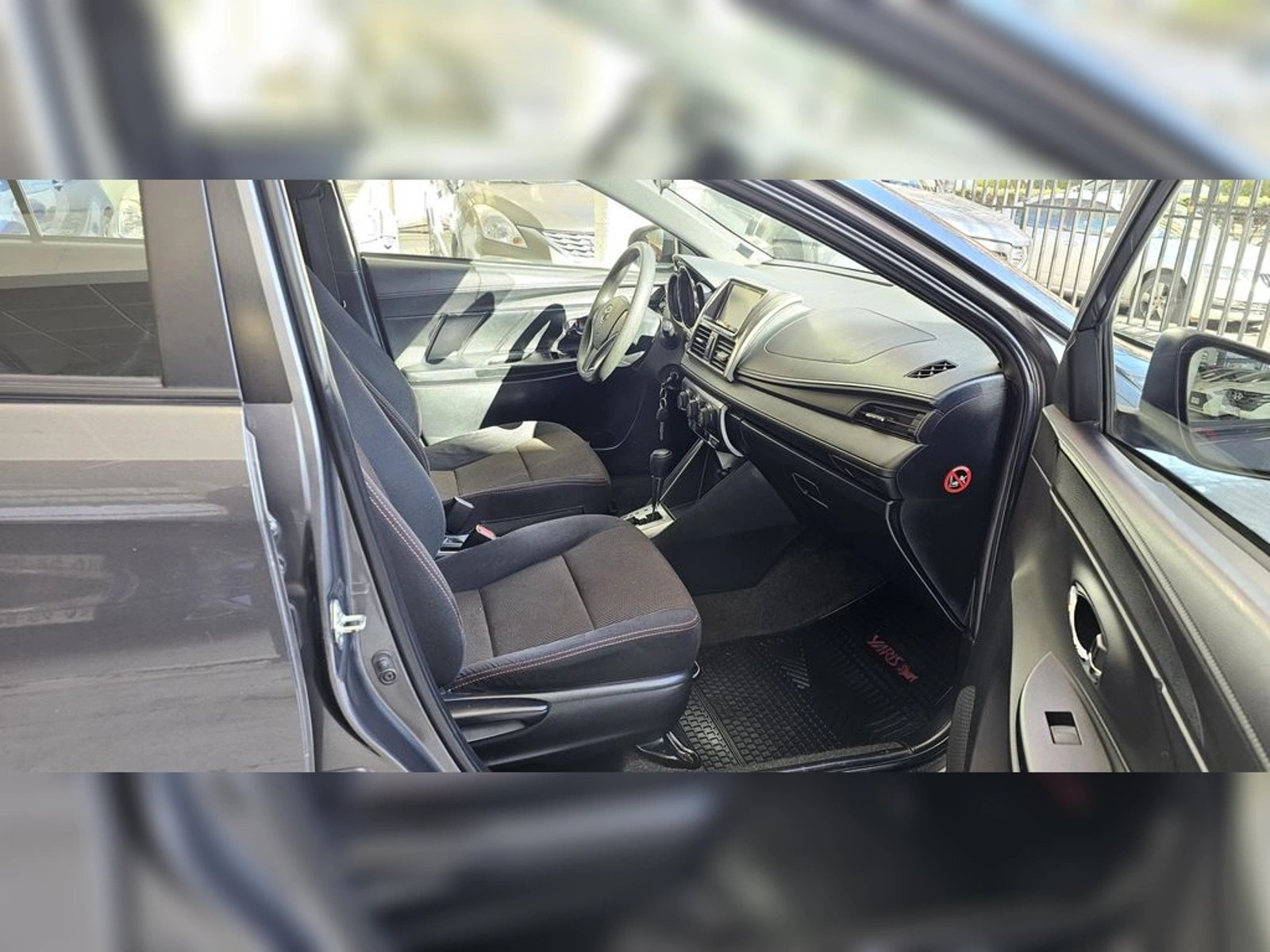 Toyota YARIS 1.5 SPORT GLI  AT 2017 - Imagen 8 de 11