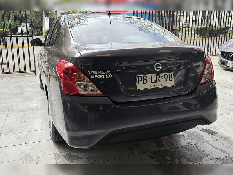 Nissan VERSA MT 2021 - Imagen 10 de 15