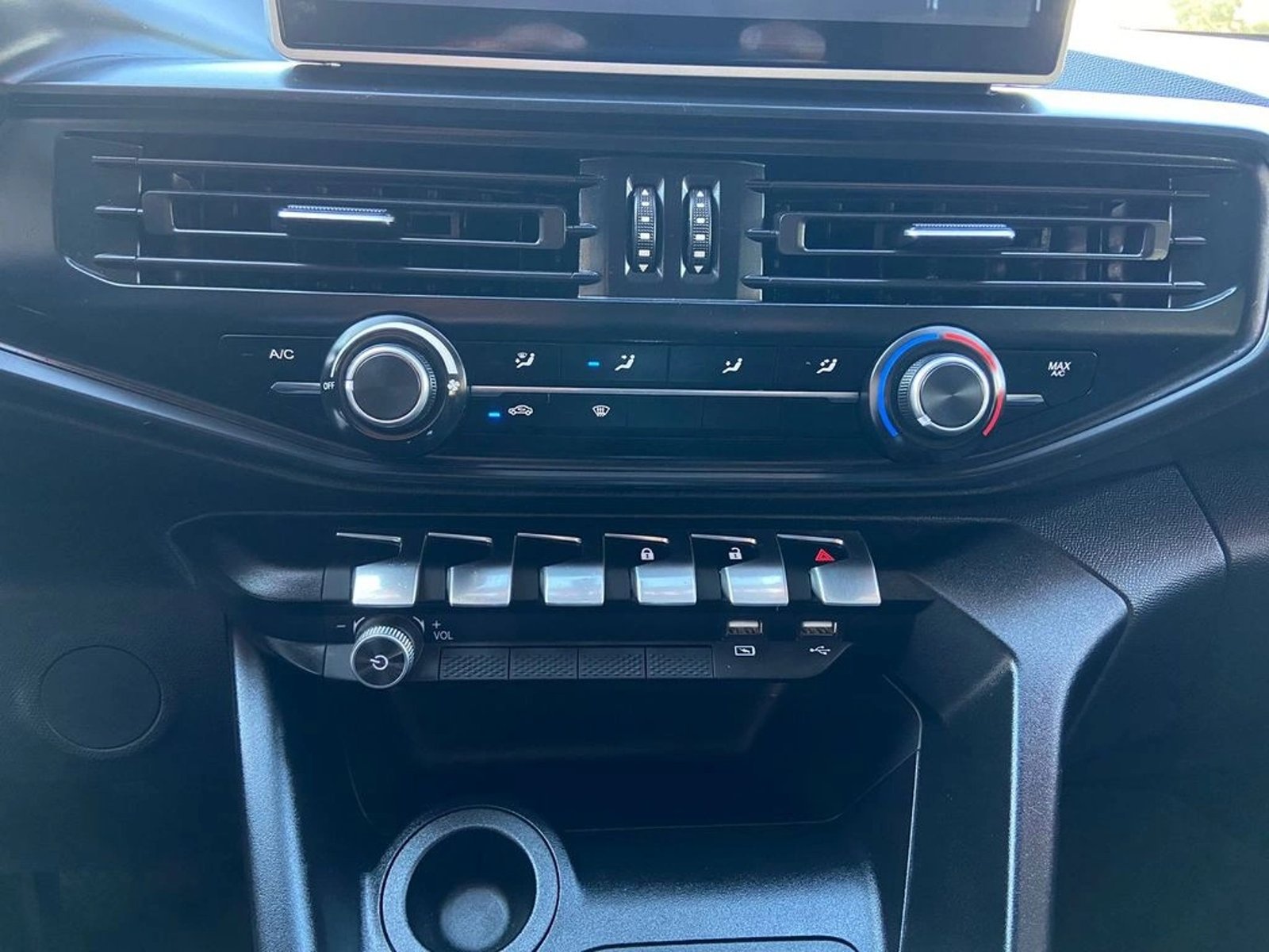 CHANGAN HUNTER 2.0 MT AC 2AB BT 2025 - Imagen 17 de 19