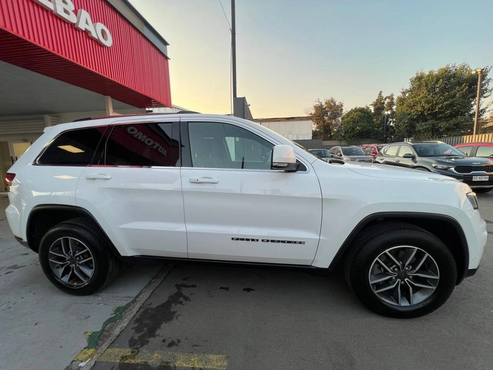 Jeep GRAND CHEROKEE LAREDO 2021 - Imagen 5 de 15