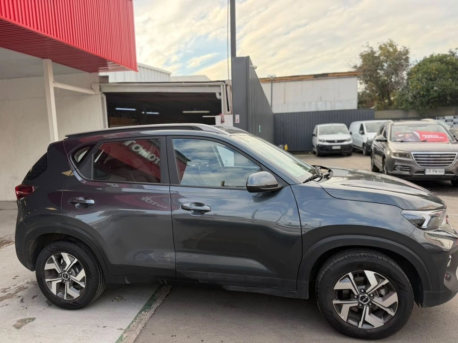 Kia SONET 1.5 EX 4X2 6MT 5P 2023 - Imagen 10 de 13