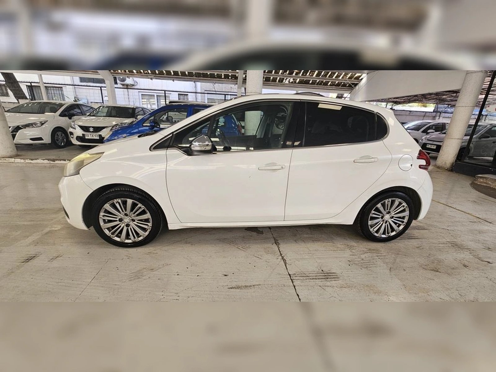 Peugeot 208 ALLURE 2016 - Foto 2 de 17