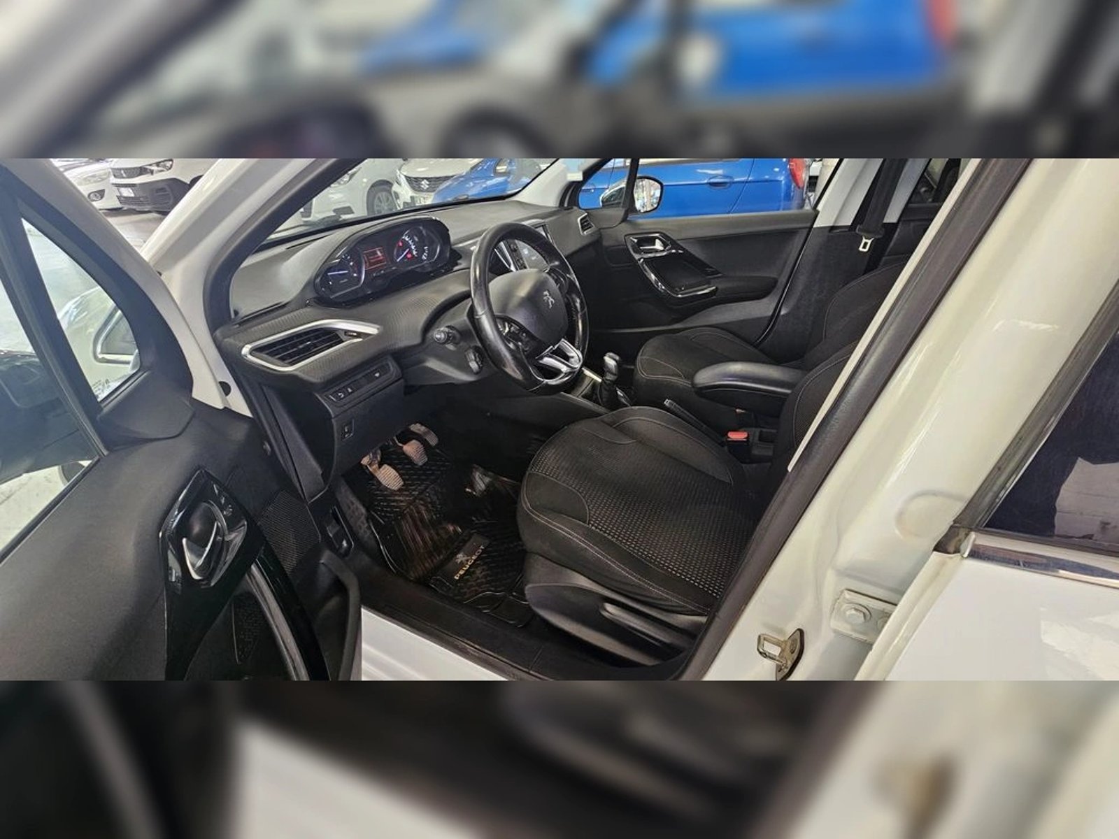 Peugeot 208 ALLURE 2016 - Foto 5 de 17