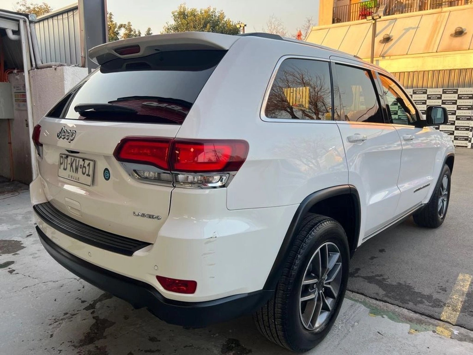 Jeep GRAND CHEROKEE LAREDO 2021 - Imagen 8 de 15