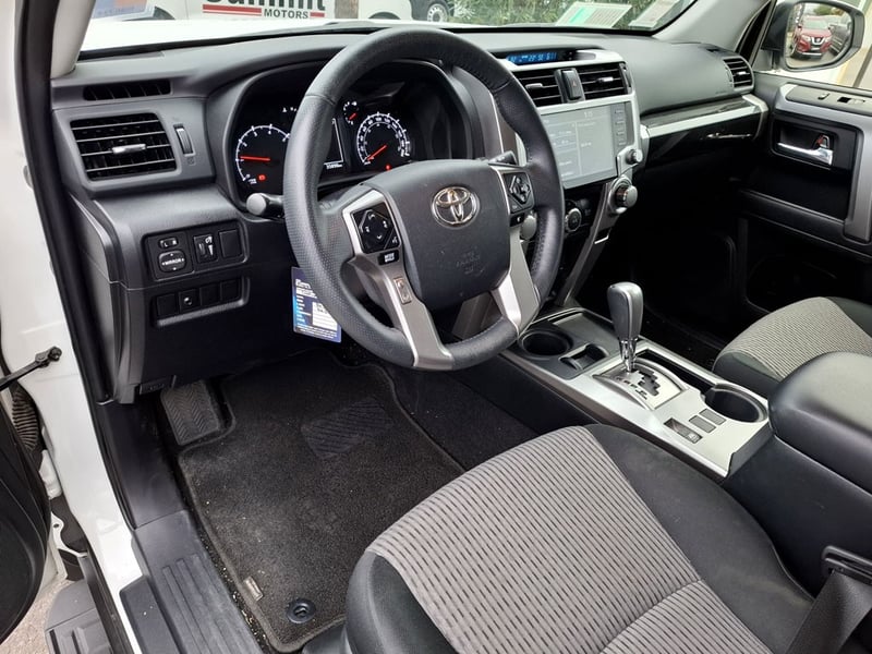 Toyota 4RUNNER AT 4.0 4X2 S 2024 - Imagen 12 de 20