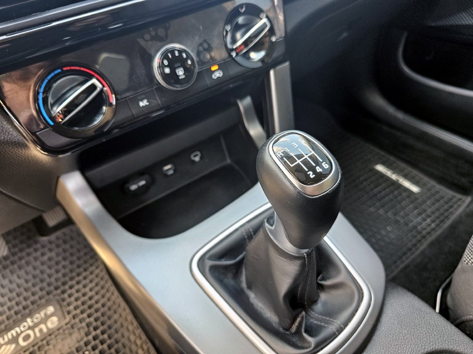 KIA SELTOS 1.5 EX MT 2024 - Imagen 17 de 20