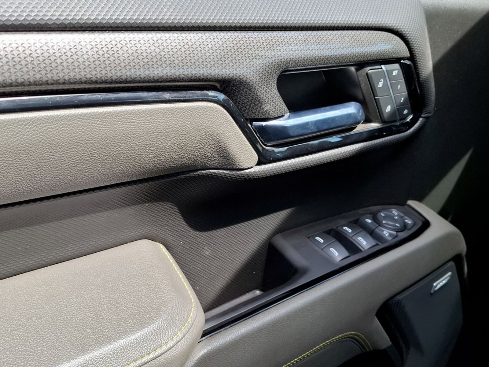CHEVROLET SILVERADO ZR2 6.2 4X4 AUT 2024 - Imagen 10 de 20