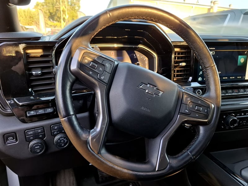 Chevrolet SILVERADO ZR2 6.2 CC  AT 4X4 2023 - Imagen 14 de 20