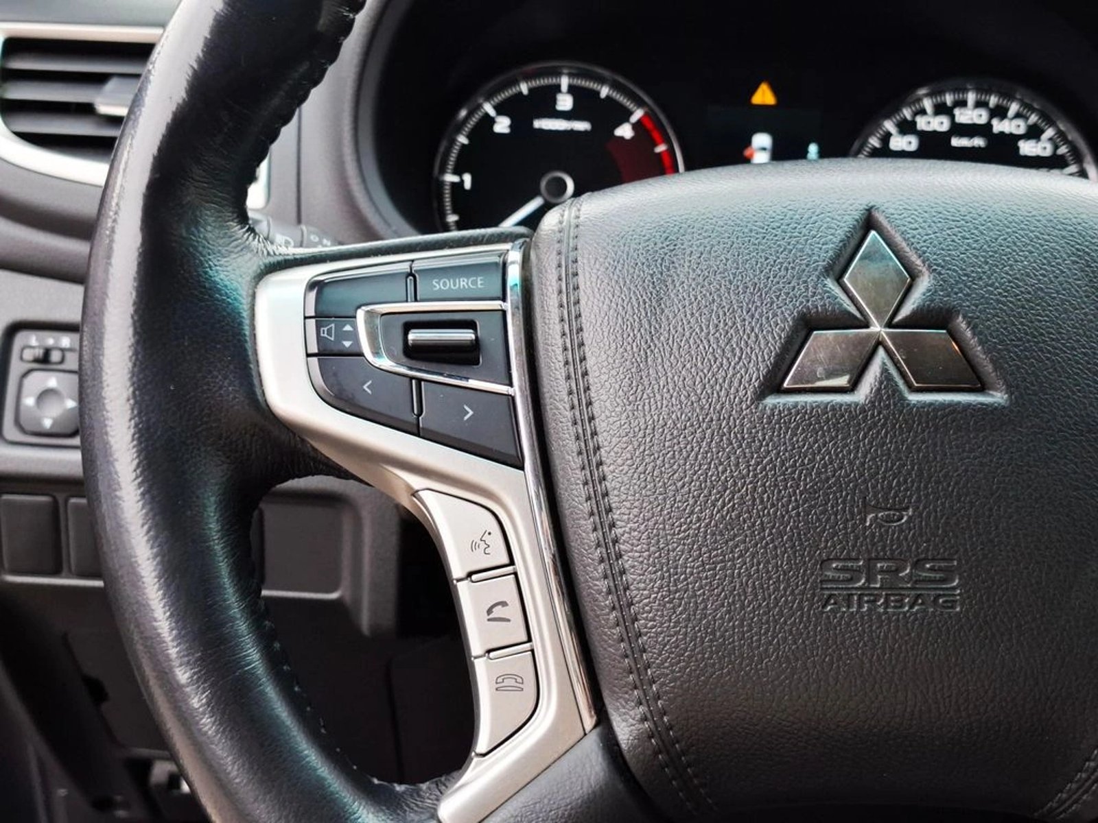 MITSUBISHI MONTERO SPORT 2.4 DIESEL 4X2 MT 5P 2021 - Imagen 17 de 20