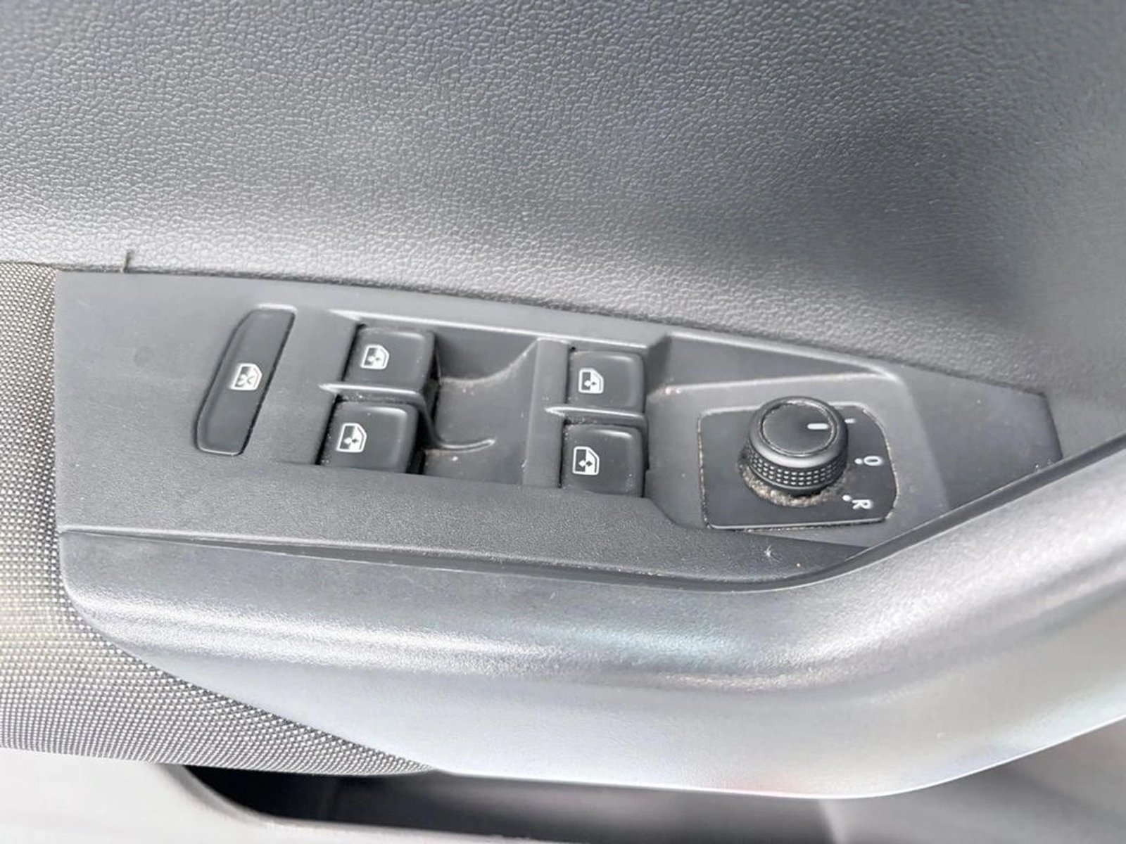 VOLKSWAGEN POLO 1.6 COMFORTLINE 4X2 HB MT 5P 2023 - Imagen 11 de 16