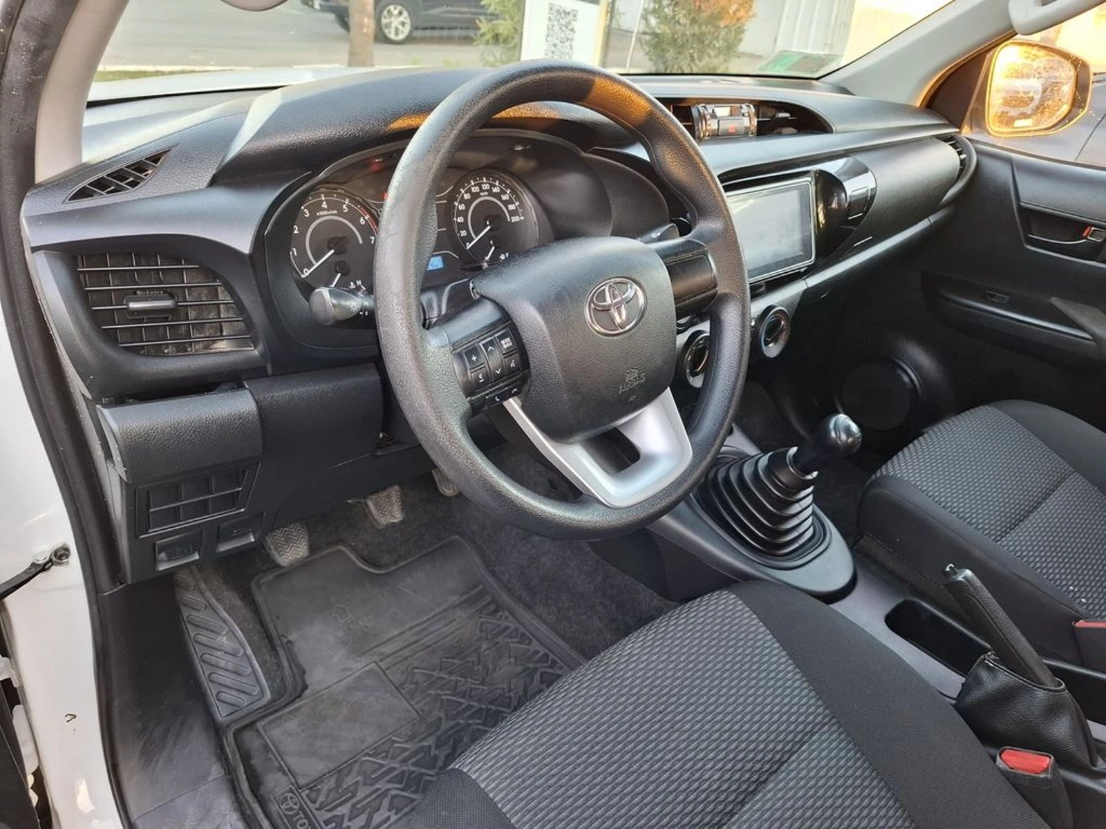 TOYOTA HILUX 2.7 DX MT 4x2 2021 - Imagen 13 de 20