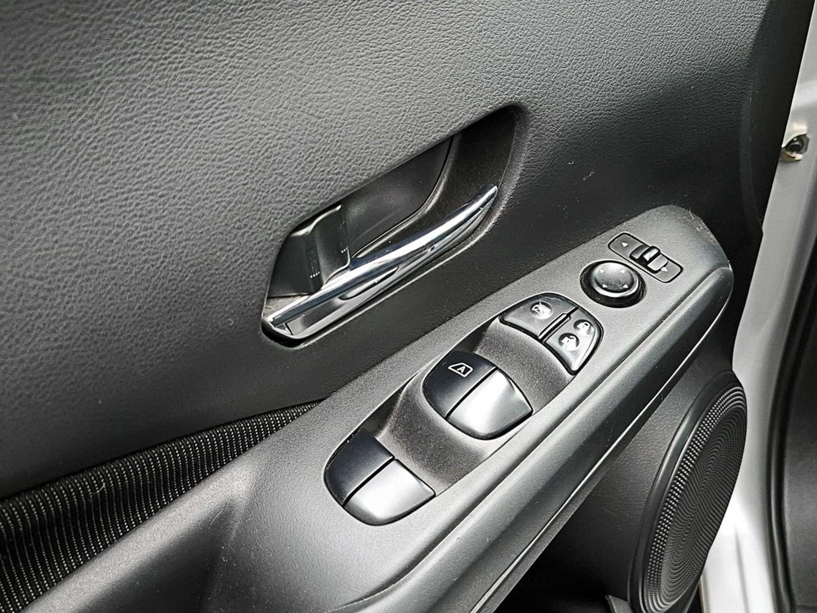 NISSAN KICKS 1.6 ADVANCE 4X2 MT 5P 2022 - Imagen 9 de 16