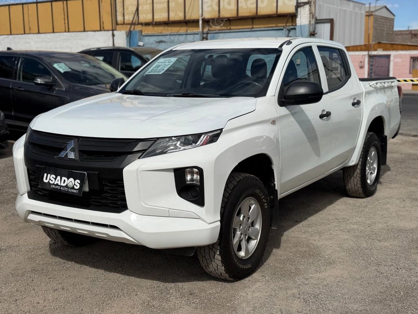Mitsubishi L200 2.4 KATANA CRM DIESEL SPECIAL PACK DOB. CAB. 4X4 MT 4P 2022 - Foto 2 de 16