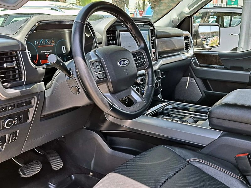 Ford F-150 LARIAT LUXURY 4X4 5.0 AT 2023 - Imagen 8 de 17