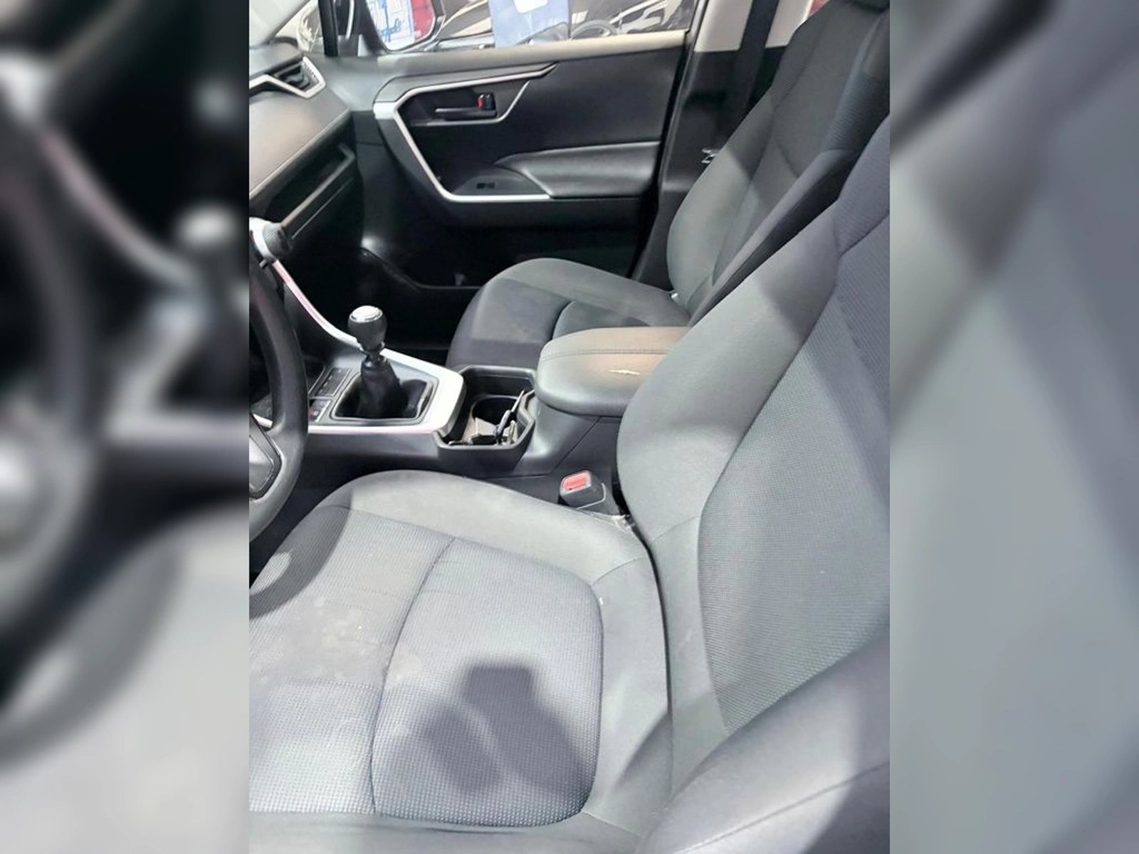 TOYOTA RAV4 LE 2022 - Imagen 12 de 17