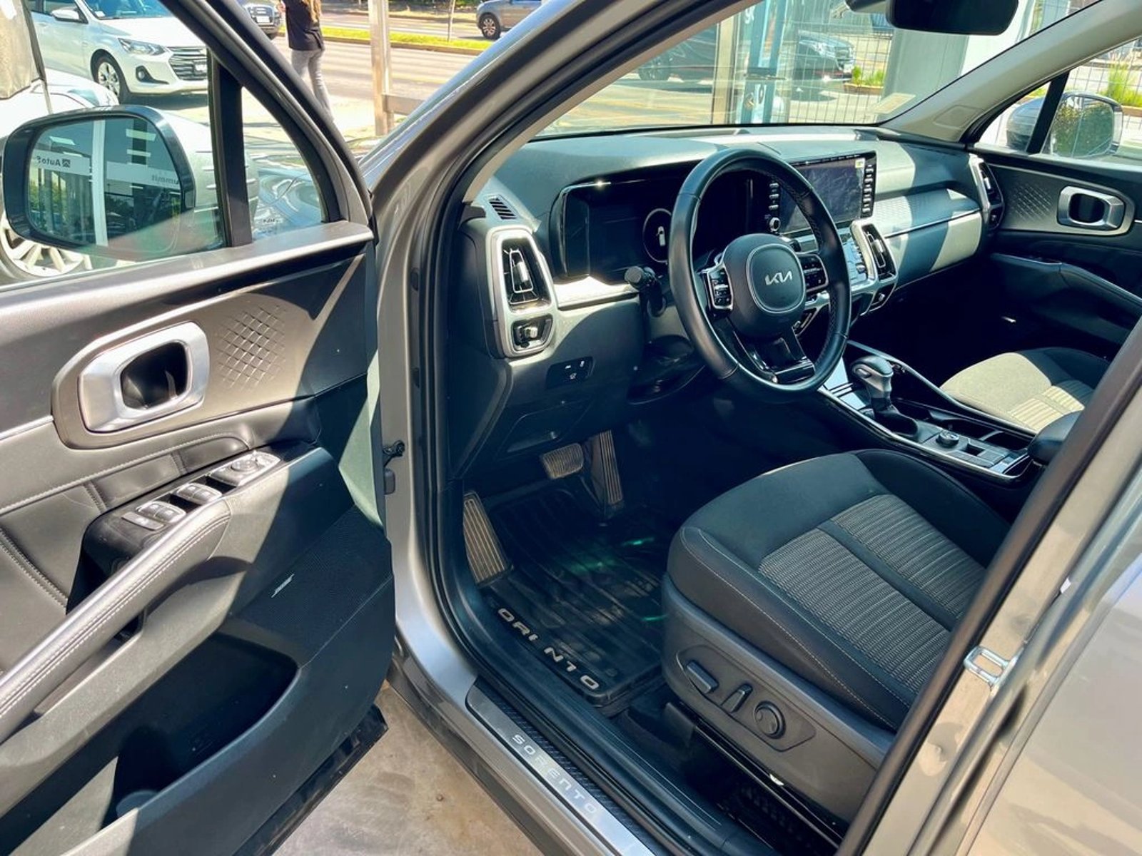KIA SORENTO EX FULL 2023 - Imagen 11 de 15