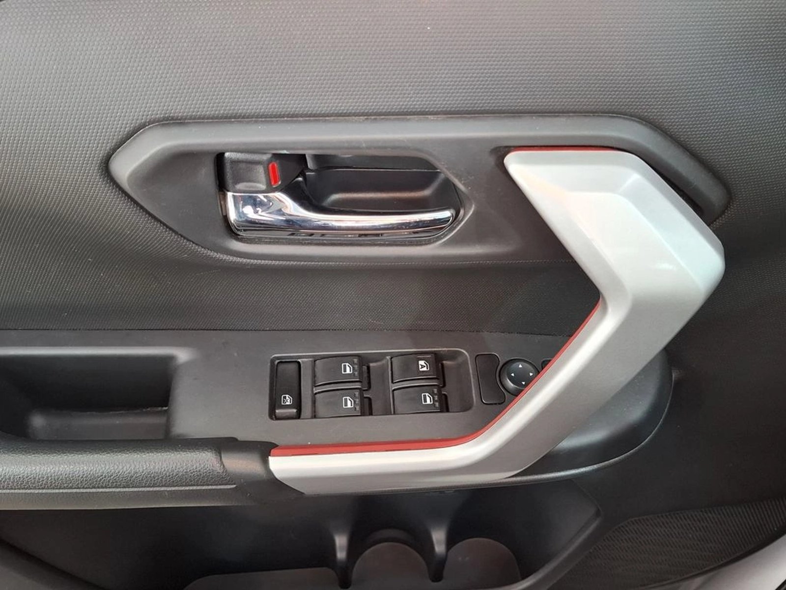 Toyota RAIZE 1.2 E 4X2 AT 5P 2023 - Imagen 9 de 15