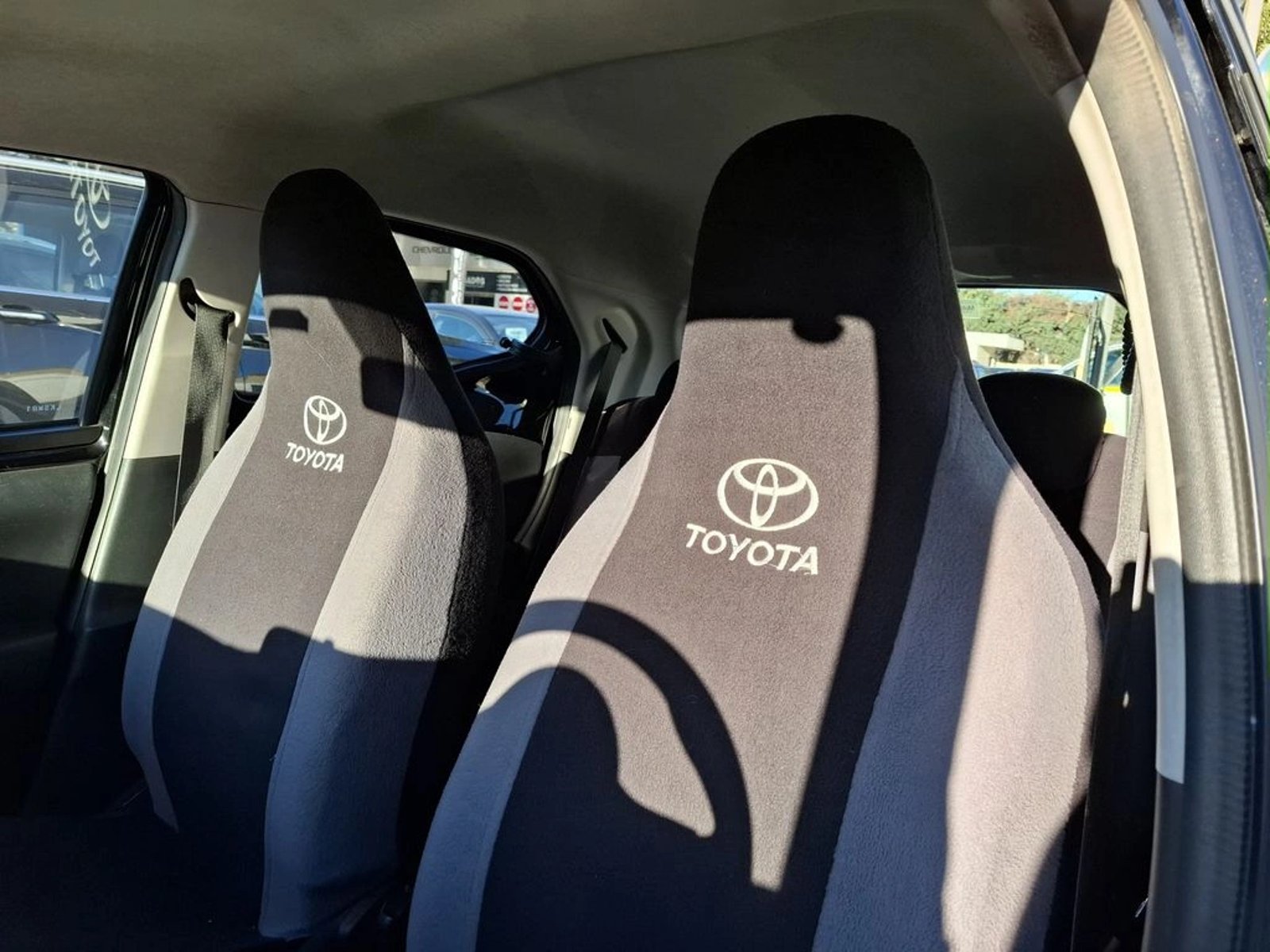 Toyota AYGO GLX 1.0 2019 - Imagen 15 de 17