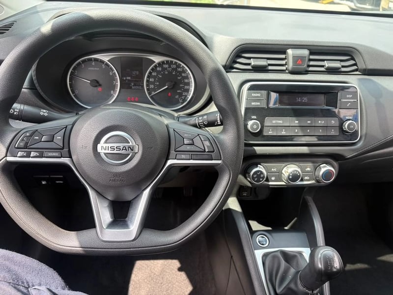 Nissan VERSA MT 1.6 2021 - Imagen 6 de 11