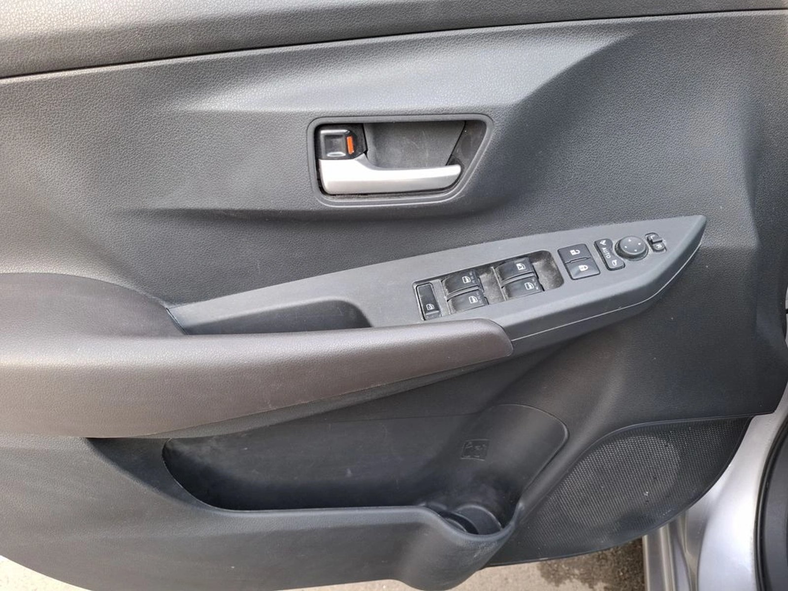 TOYOTA YARIS 1.5 E MT 2024 - Imagen 13 de 20