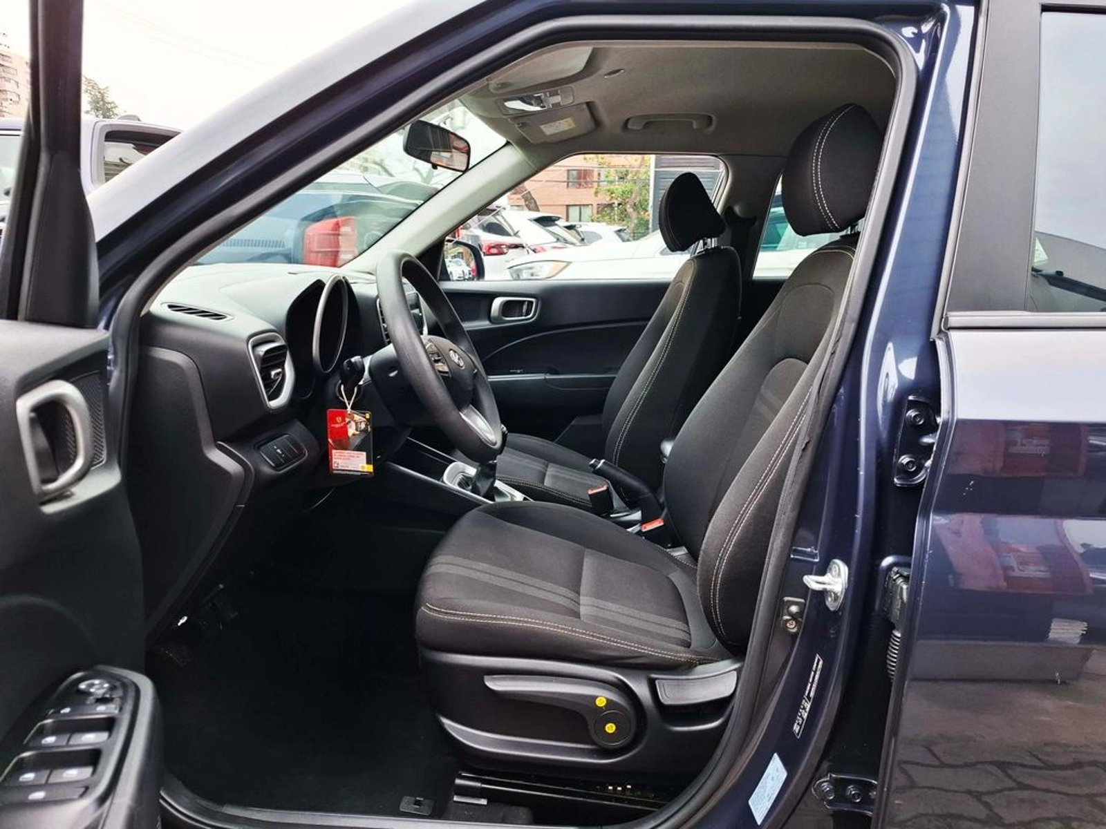 Hyundai VENUE 1.6 QX PREMIUM MT 2021 - Imagen 11 de 20