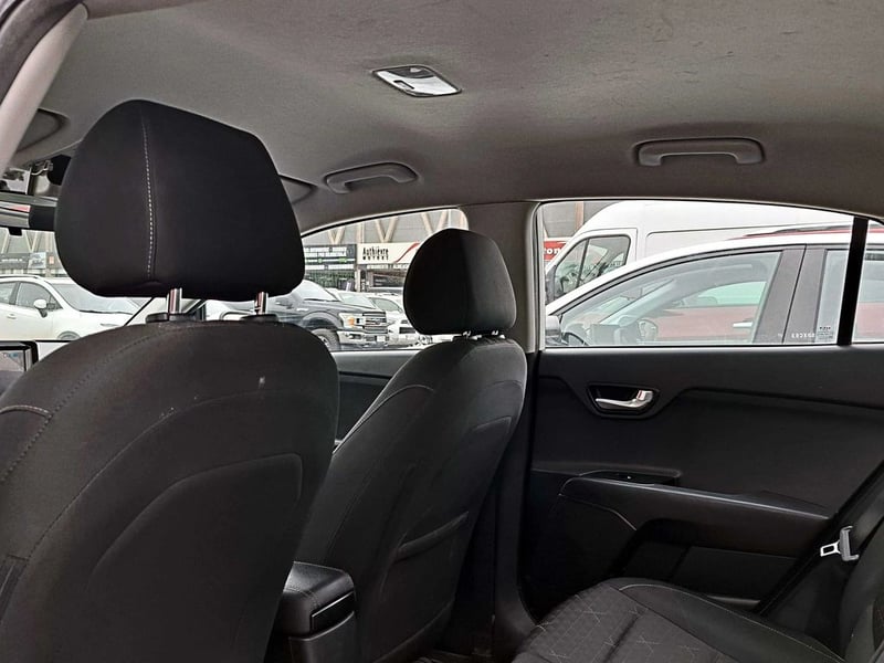 Kia RIO 4 LX 1.4 MT 2022 - Imagen 9 de 14