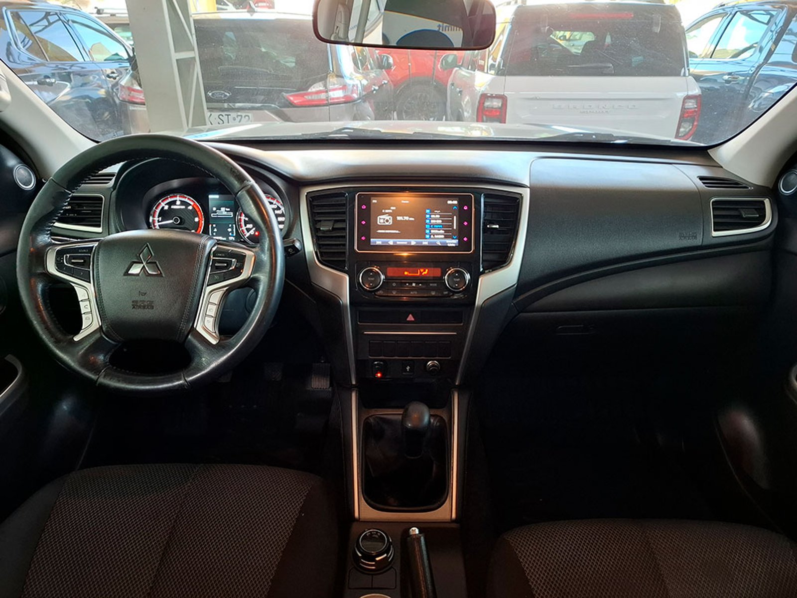 Mitsubishi L200 2.4 TD DAKAR CRS MT 4X4 2021 - Imagen 8 de 20