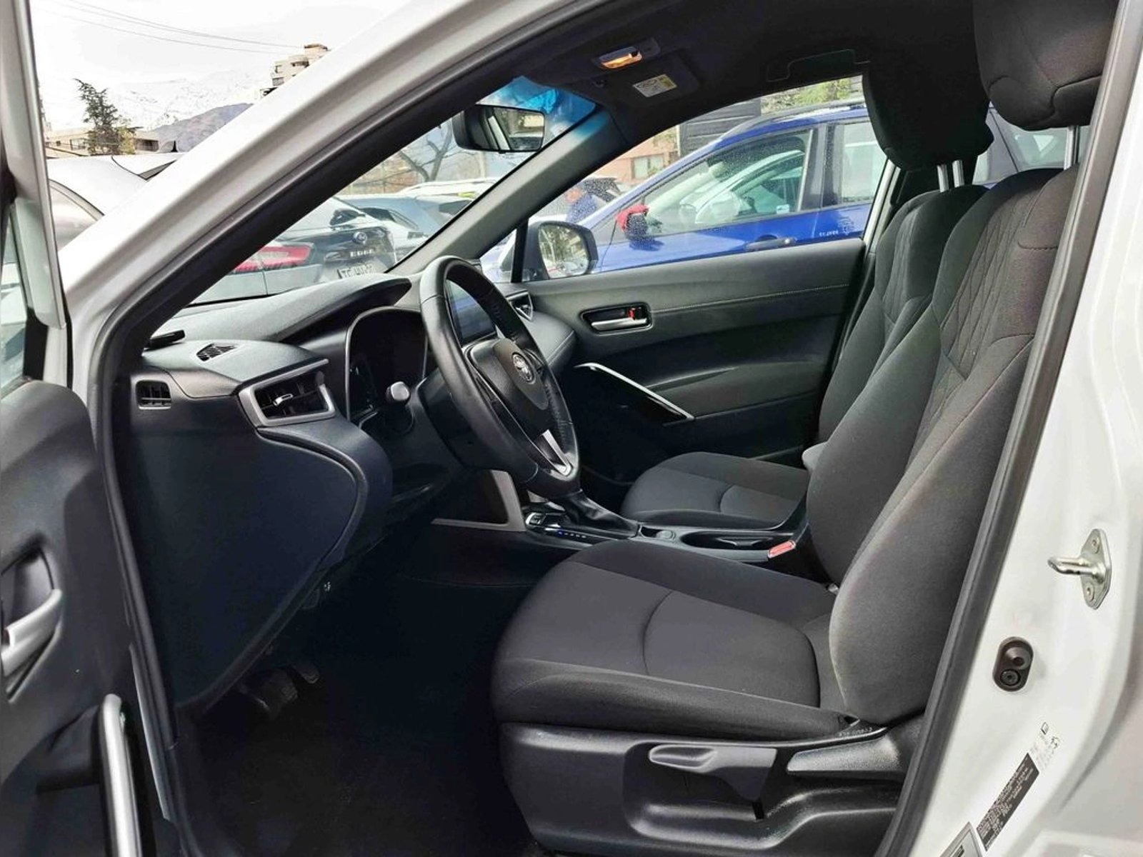 Toyota COROLLA CROSS 1.8 XEI HYBRID 4X2 CVT AT 5P 2025 - Imagen 13 de 20