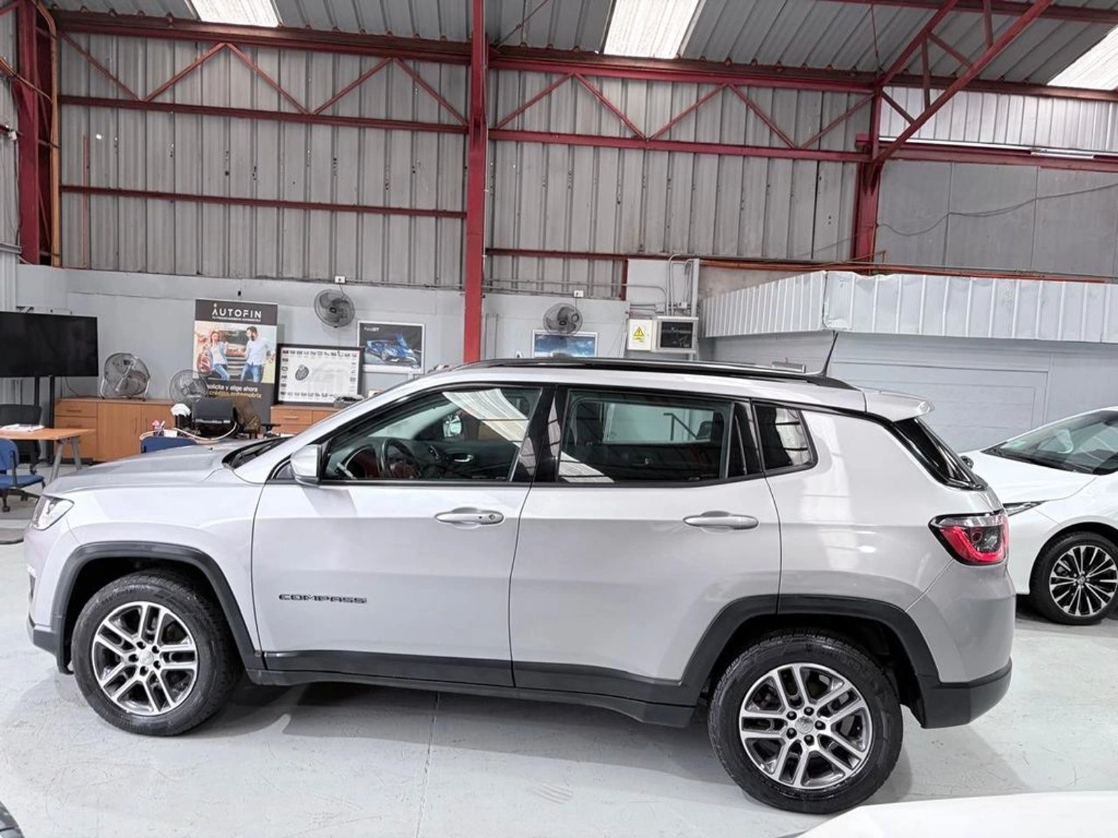 JEEP COMPASS 2.4 LONGITUDE AT 2021 - Imagen 10 de 16