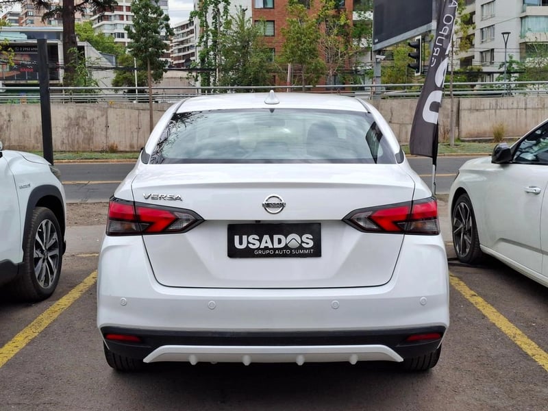 Nissan VERSA 1.6 EXCLUSIVE CVT 2022 - Imagen 8 de 20