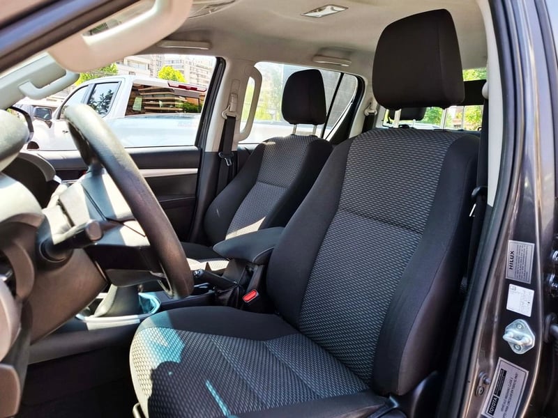 Toyota HILUX 2.4 SR 4X2 MT 2023 - Imagen 15 de 20