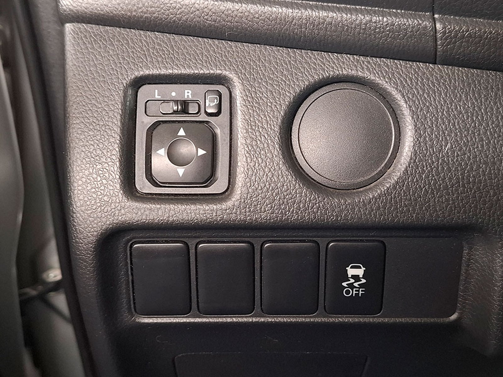 MITSUBISHI L200 2.4 TD DAKAR CRS HP MT 4X4 2023 - Imagen 19 de 20