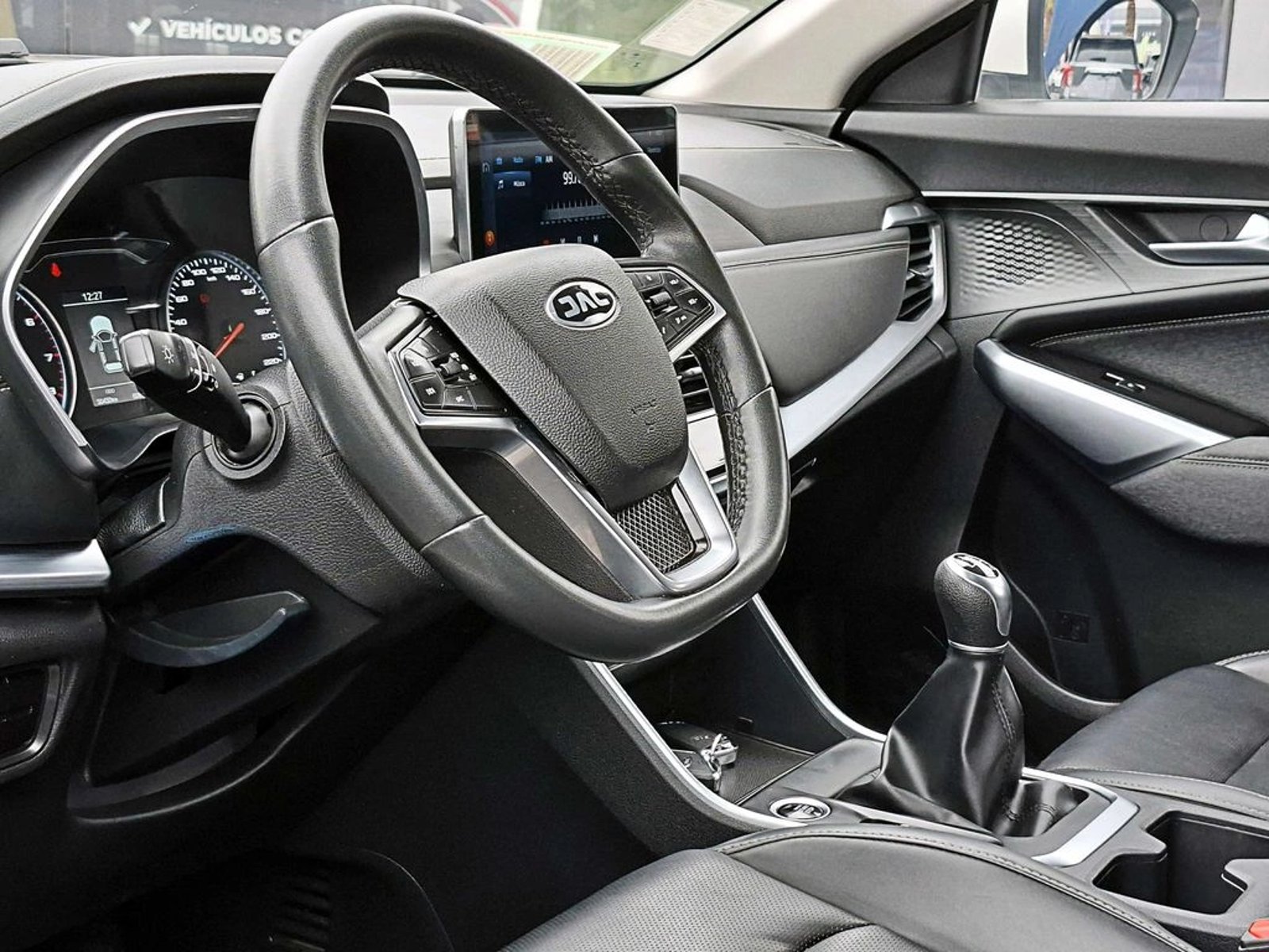 JAC JS8 1.5 LUXURY MT 2023 - Imagen 9 de 18