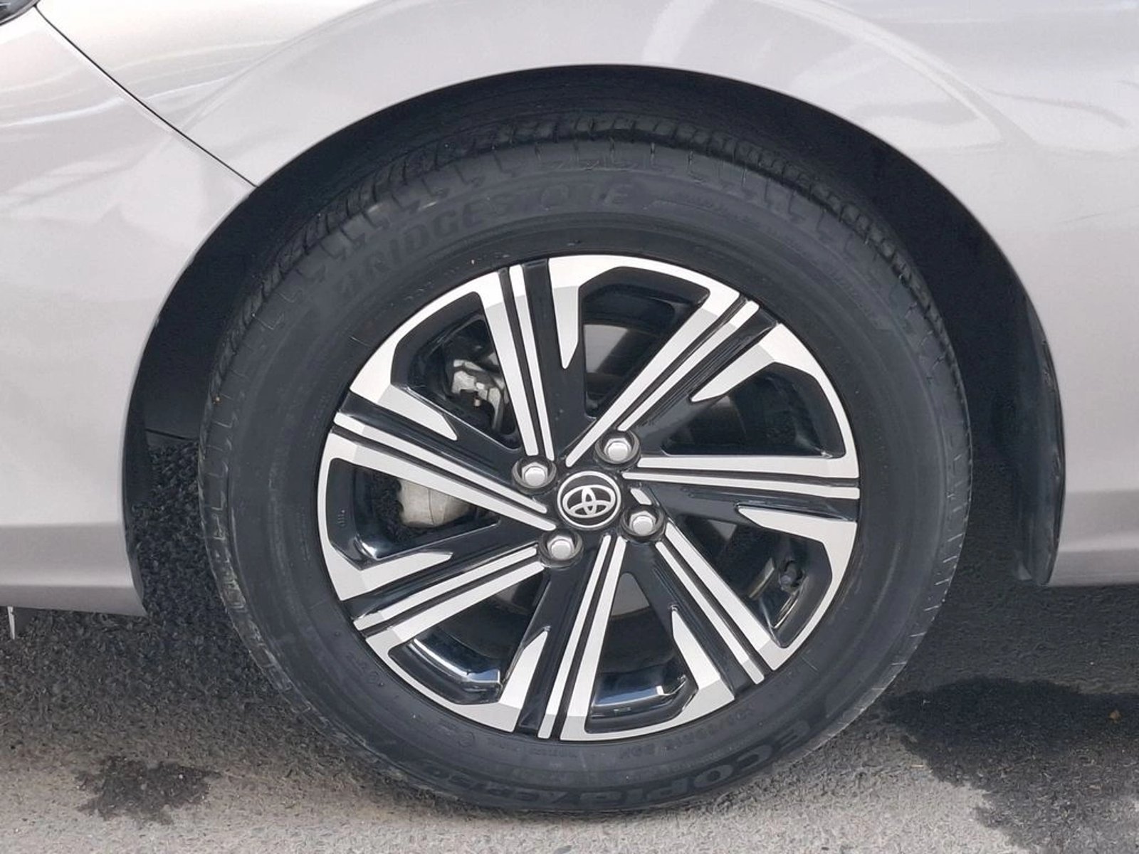 TOYOTA YARIS 1.5 E MT 2024 - Imagen 12 de 20