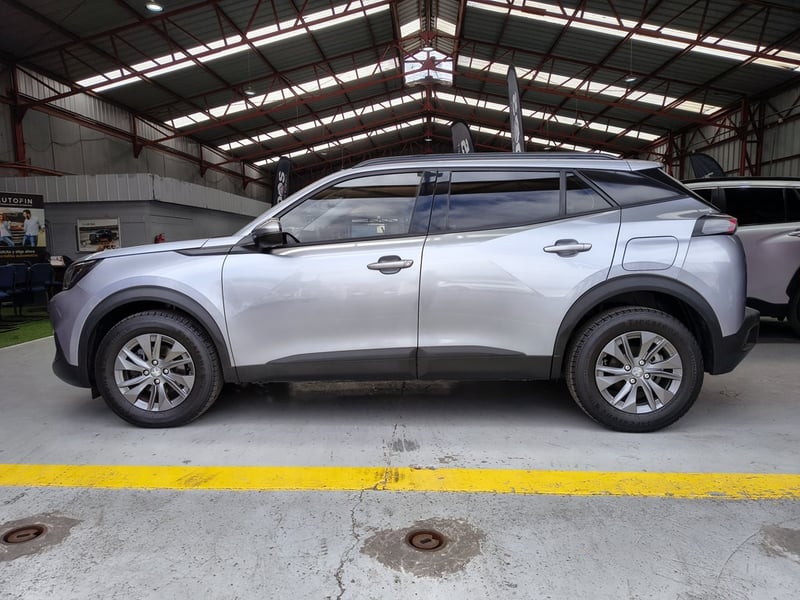 Peugeot 2008 1.5 SIGNATURE BLUEHDI 2021 - Imagen 4 de 20