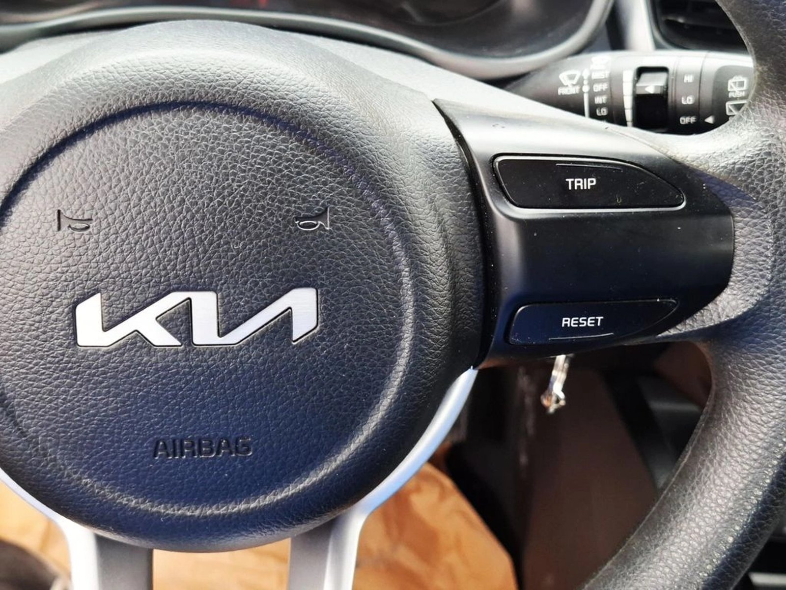KIA RIO 5 1.4 2023 - Imagen 18 de 20