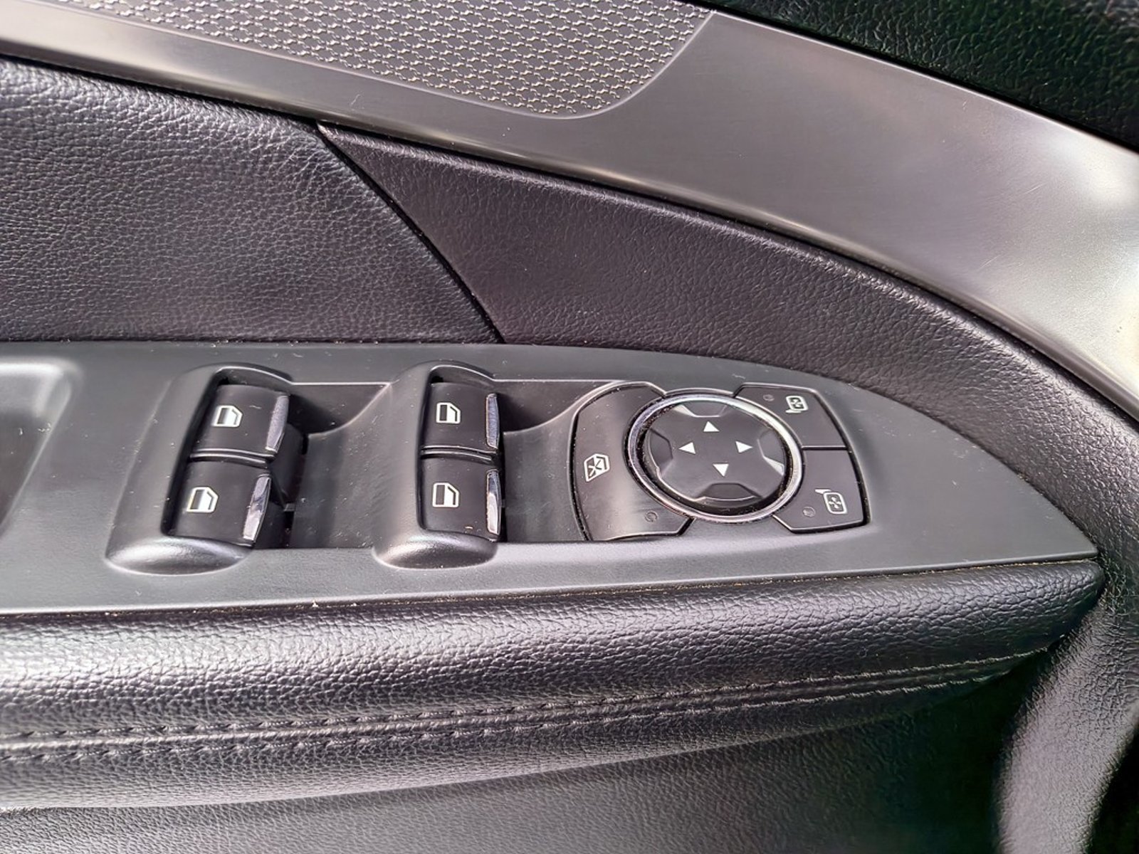 Ford EXPLORER 3.5 XLT 4X2 AT 5P 2020 - Imagen 11 de 20