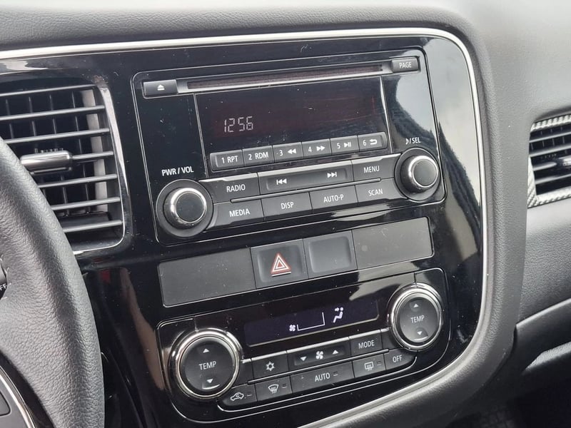 Mitsubishi OUTLANDER 2.0 GLS MT 2019 - Imagen 15 de 16