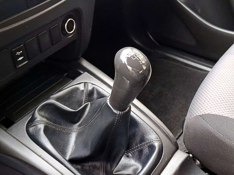 Mitsubishi L200 2.4 TD WORK CR WF MT 4X2 DIESEL 2022 - Imagen 11 de 14