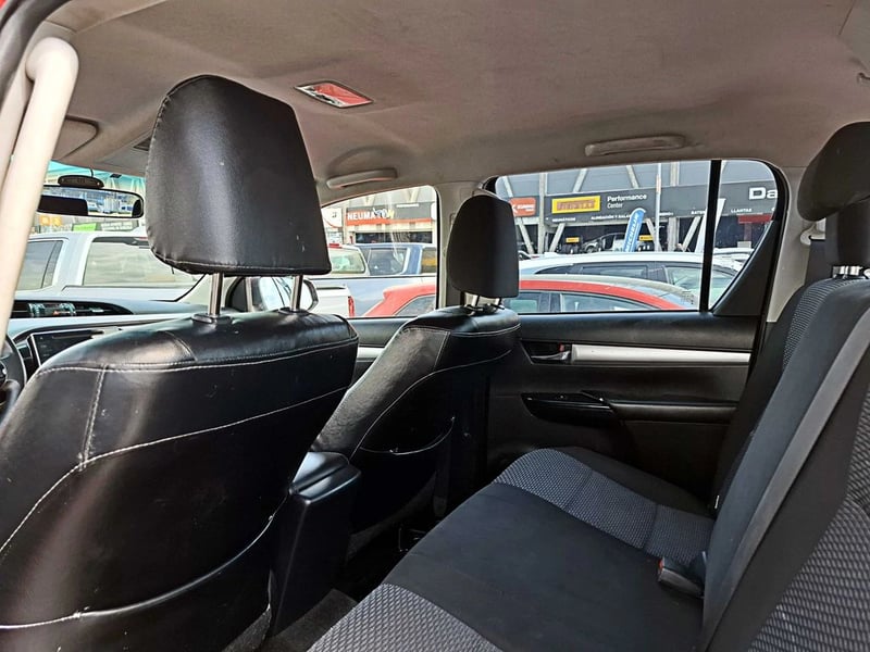 Toyota HILUX 2.4 4×2 MT SR DIESEL 2017 - Imagen 11 de 18