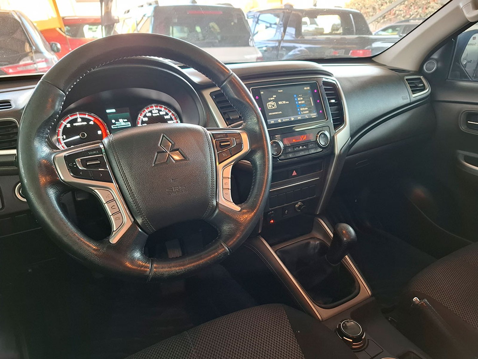 Mitsubishi L200 2.4 TD DAKAR CRS MT 4X4 2021 - Imagen 10 de 20