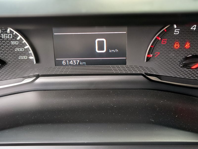 Peugeot 2008 1.5 SIGNATURE BLUEHDI 2021 - Imagen 13 de 20