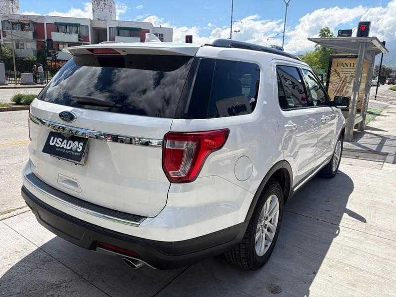 Ford EXPLORER 3.5 XLT 4X2 AT 5P 2019 - Imagen 5 de 12