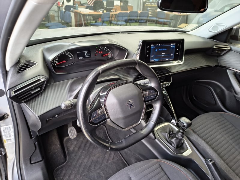 Peugeot 2008 1.5 SIGNATURE BLUEHDI 2021 - Imagen 11 de 20
