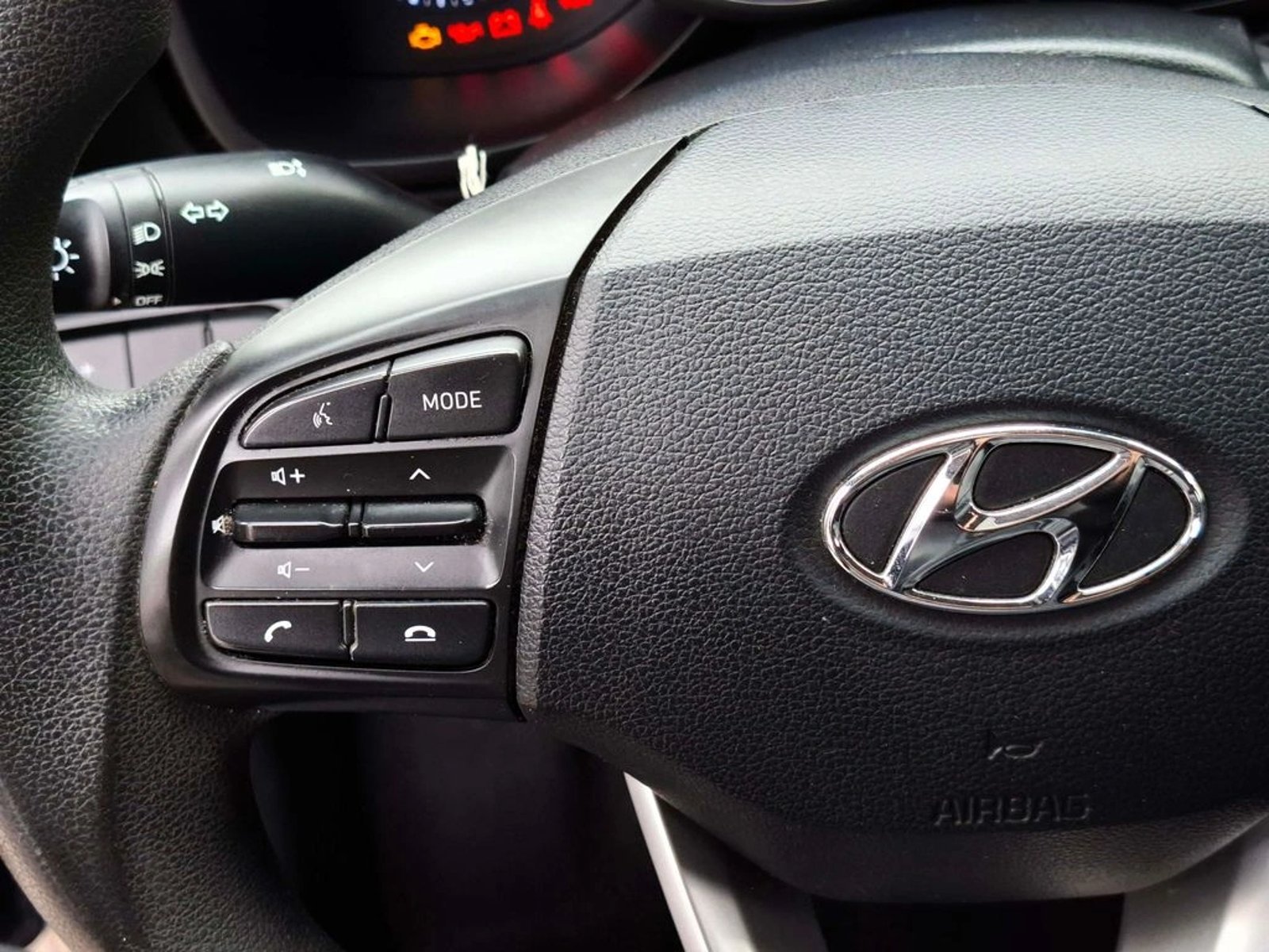 Hyundai VENUE 1.6 QX PREMIUM MT 2021 - Imagen 15 de 20