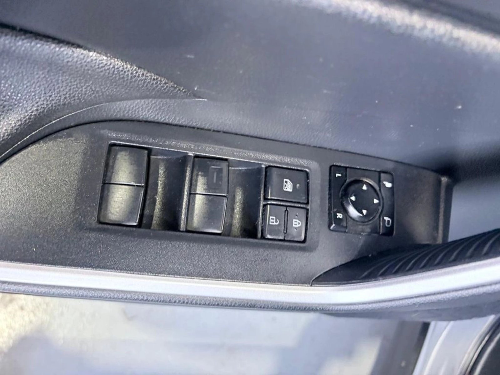 TOYOTA RAV4 LE 2022 - Imagen 7 de 17