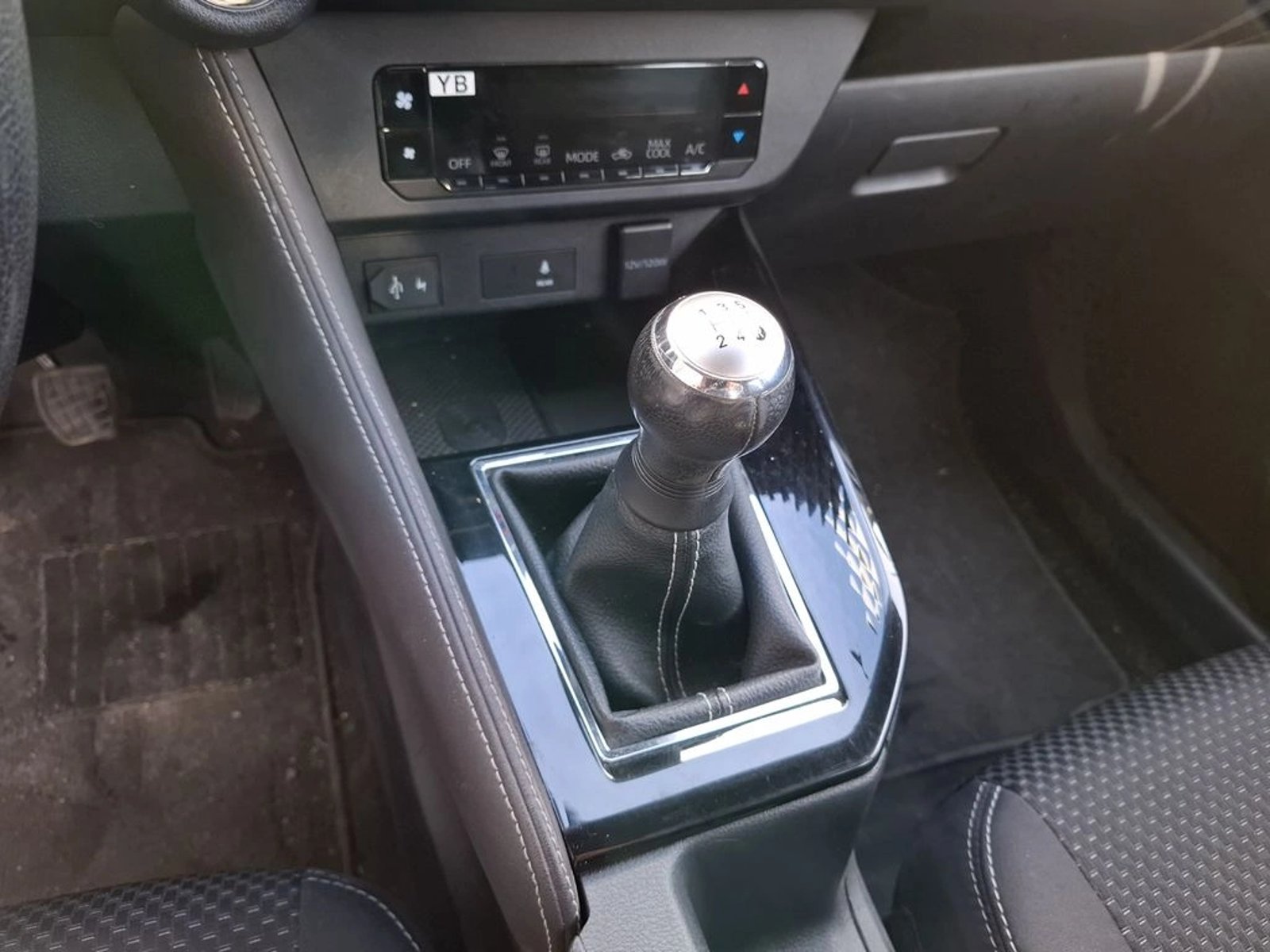 TOYOTA YARIS 1.5 E MT 2024 - Imagen 18 de 20